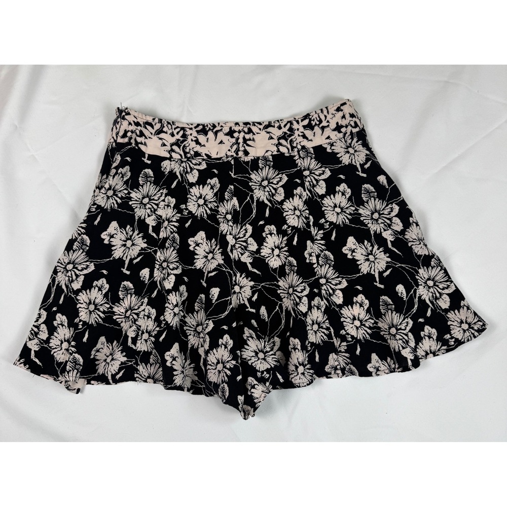Free People Black Cream Floral High Waisted Shorts Size 2 Side Zip Pocket - Picture 7 of 9